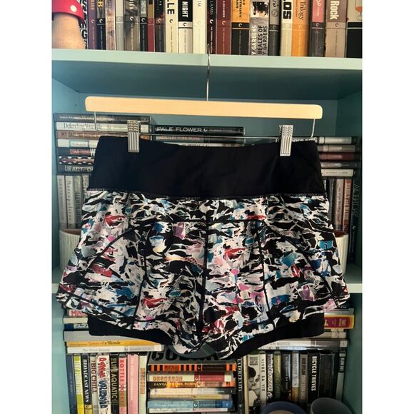 Lululemon Break Free Short in Culture Clash Multi Black - Picture 2 of 4